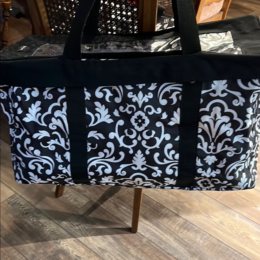 Thirty One Large Utility Tote Bag Beach Shoulder Black and White with top/lid